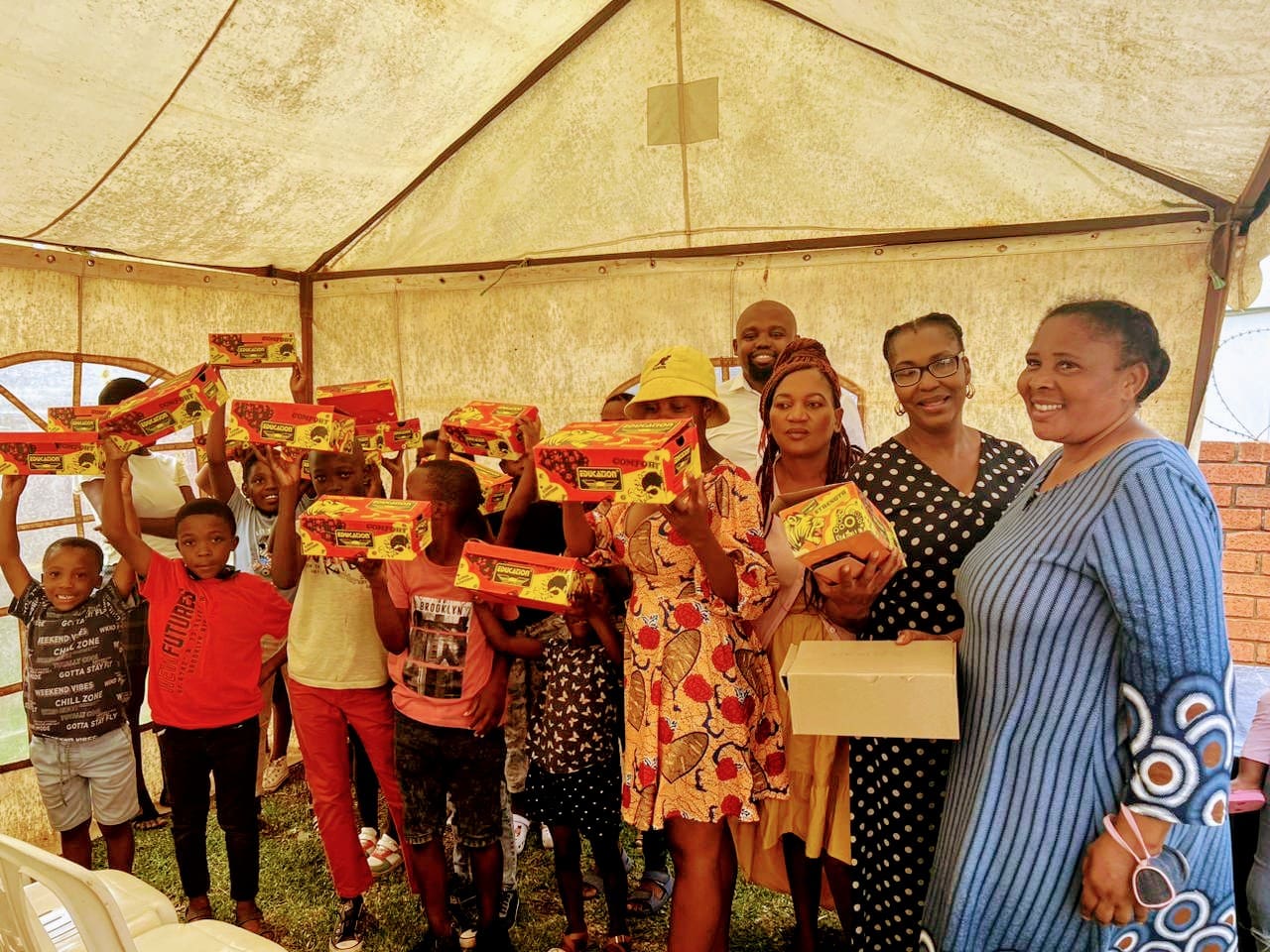 Umusa Projects handout school shoes in Lenasia South