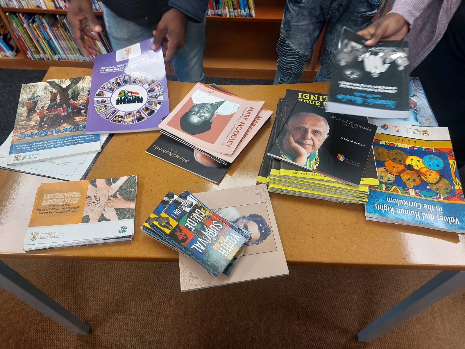 AKF donates books to Lehae Library