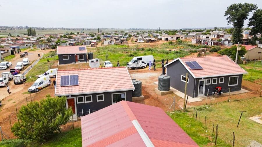 Umuntu ngumuntu ngabantu: ITHUBA hands over 3 houses in Vlakfontein