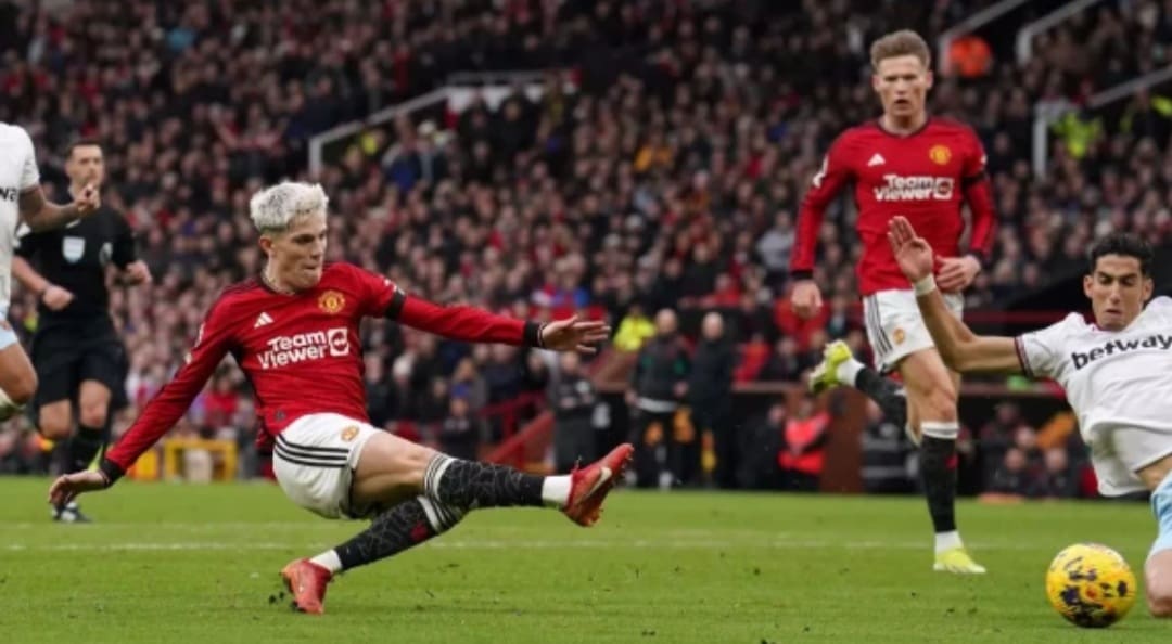 Alejandro Garnacho double sees Manchester United trounce woeful West Ham