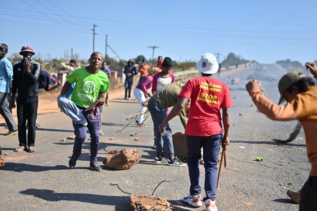 Protesters blocking R558 road in Ennerdale on 13 June 2024