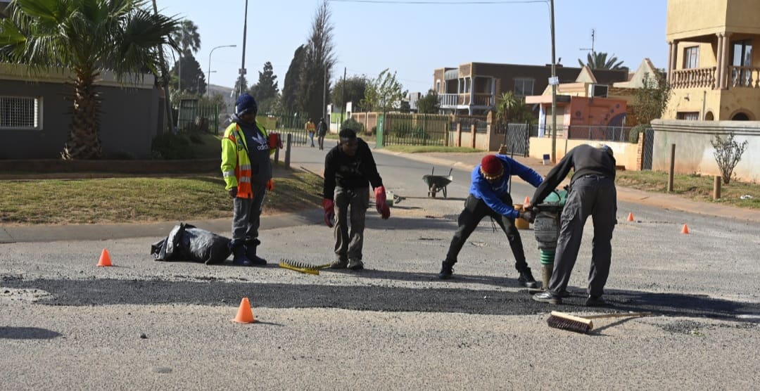 Fed-up Lenasia South residents fix Liverpool Street themselves!