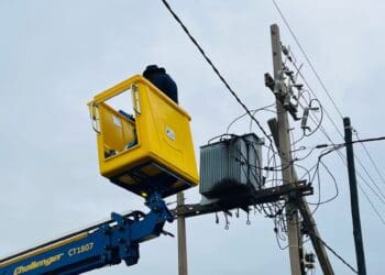 City Power officials attending a power outage (Image: Viki Stuurman)
