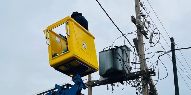 City Power officials attending a power outage (Image: Viki Stuurman)