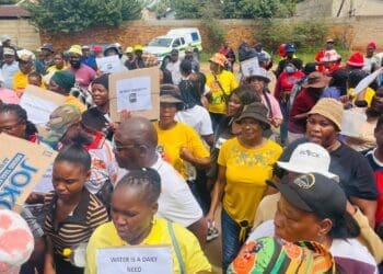 Residents arrive at the Johannesburg Water Ennerdale depot during a peaceful march addressing the ongoing water crisis (Image: Viki Stuurman)