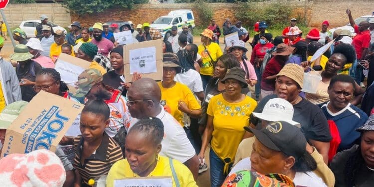 Residents arrive at the Johannesburg Water Ennerdale depot during a peaceful march addressing the ongoing water crisis (Image: Viki Stuurman)