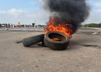 Burning tyres at the Golden Highway and Wimbledon road corner (Image: Viki Stuurman)