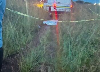 Police forensic services on scene in Ennerdale Ext 9, where a body lies covered at the cordoned-off crime scene (Image: Viki Stuurman)